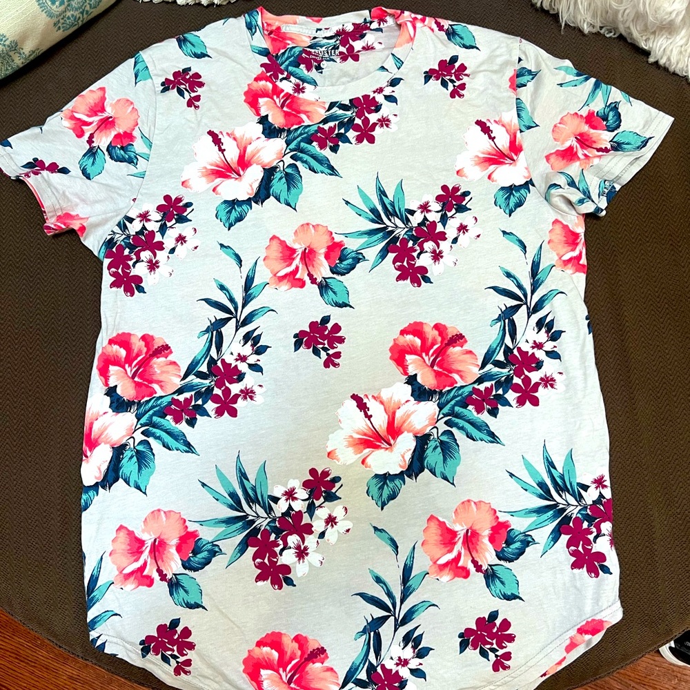 Mens Hollister Hawaiian 🌺 style tee shirt